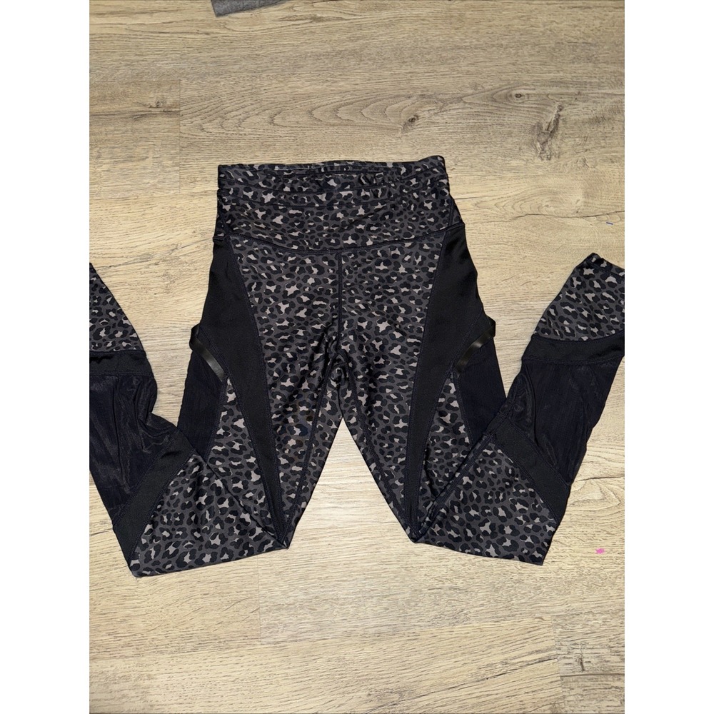 Fabletics Boost 7/8 Leggings Animal Print Womens XS‎ Spotted Black Powerhold
